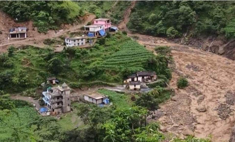 दार्चुलामा पहिरोमा पुरिएर तीनजनाको मृत्यु 